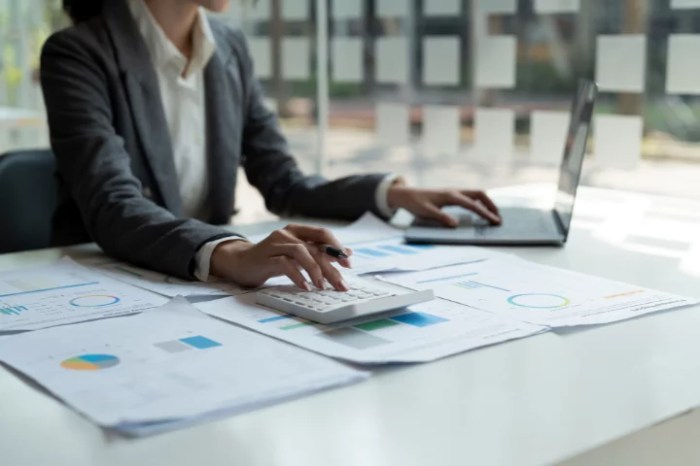 Tugas account administrator