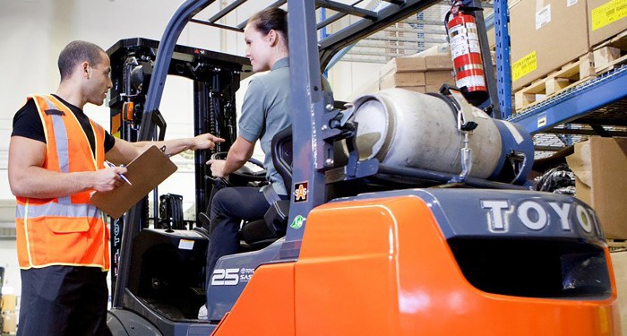 Operator forklift