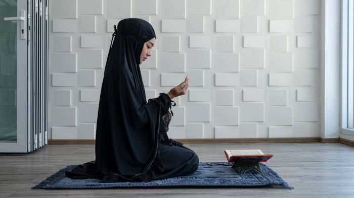 Ikhtiar tawakal dalilnya pengertian Pengertian tawakal