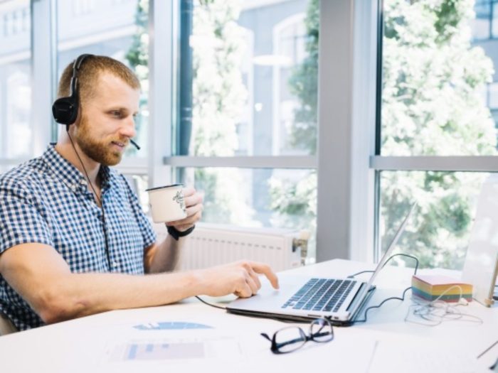 Technician role responsibilities freelancermap technicians salary Job desk it support