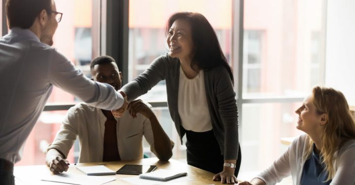 Manager bon devenir pengertian Pengertian sales officer