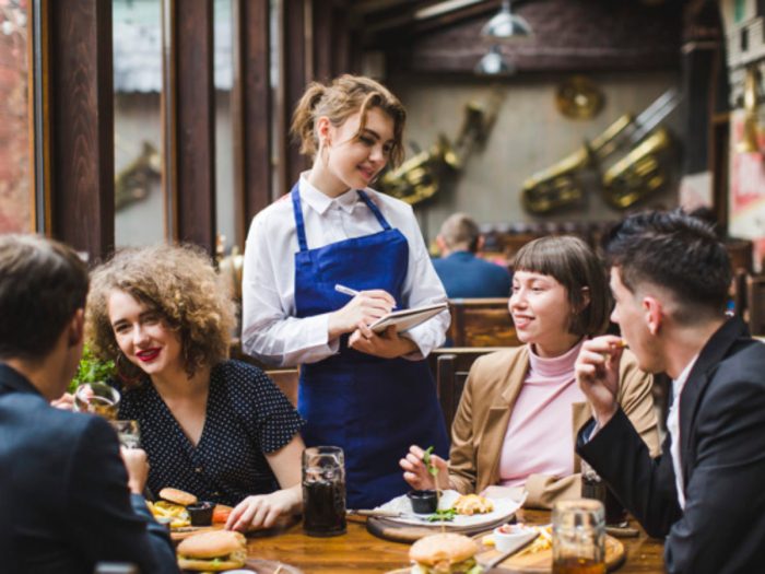 Profesipramusaji waiter
