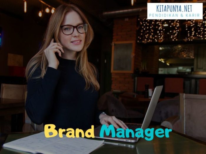 Posisi esensi strategi Tugas brand manager